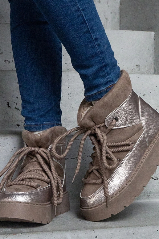 Sapphi tumši smilškrāsas kažokādas...