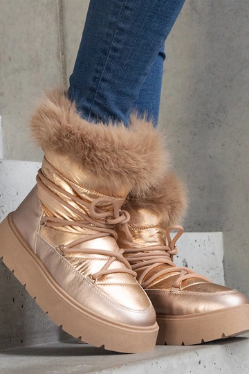 Bēši izolēti sniega zābaki... 2