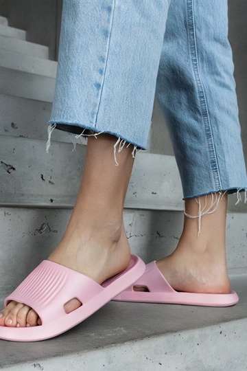 Kokmateriālu rozā putu čības 2