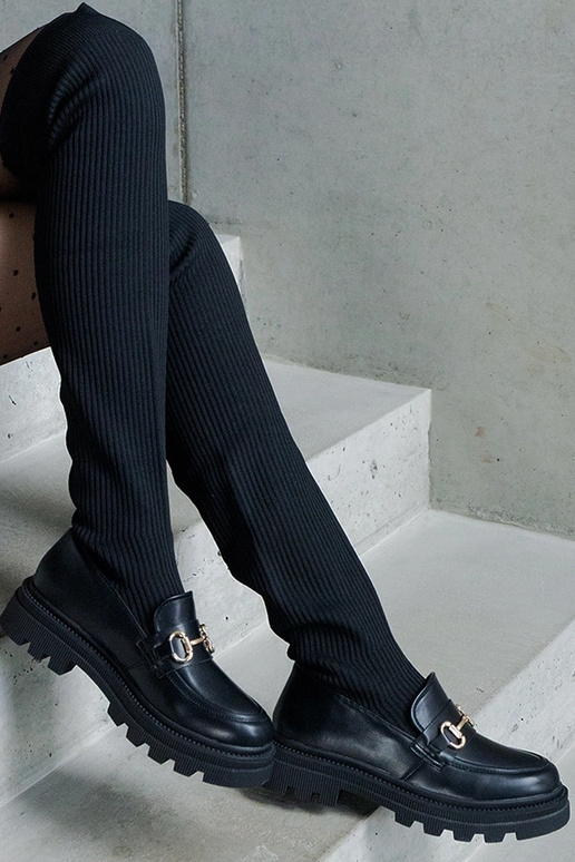 Melni zābaki ar elastīgu augšdaļu uz...