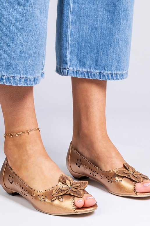 Rozā sandali uz platformas Salt