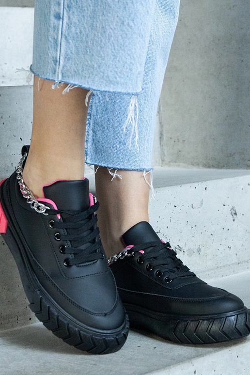 Melnas kedas ar ķēdīti Thilda