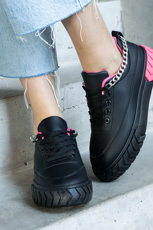 Melnas kedas ar ķēdīti Thilda