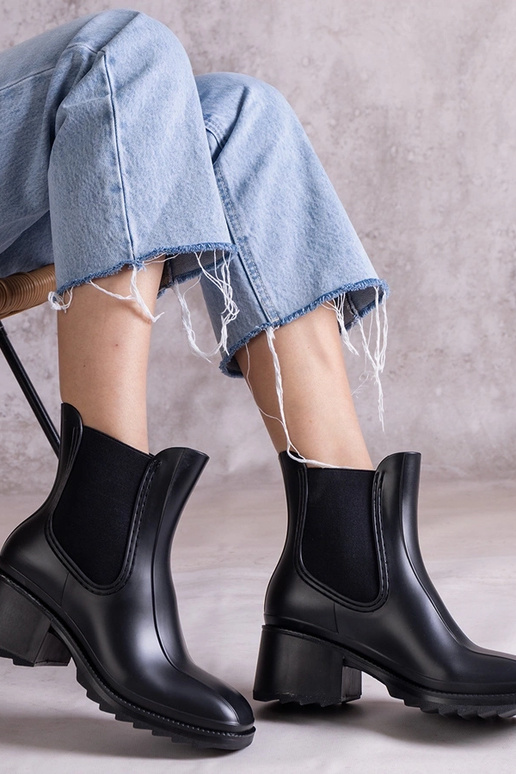 Melni Surien Wellington zābaki Melni Surien Wellington zābaki