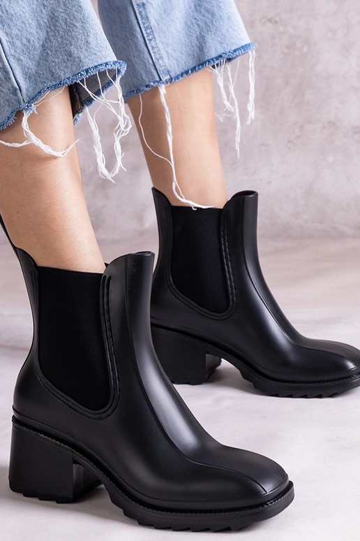 Melni Surien Wellington zābaki Melni Surien Wellington zābaki