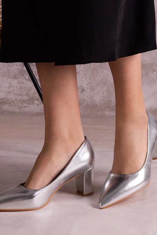 Sudraba pumpas ar bloka papēdi Tunia