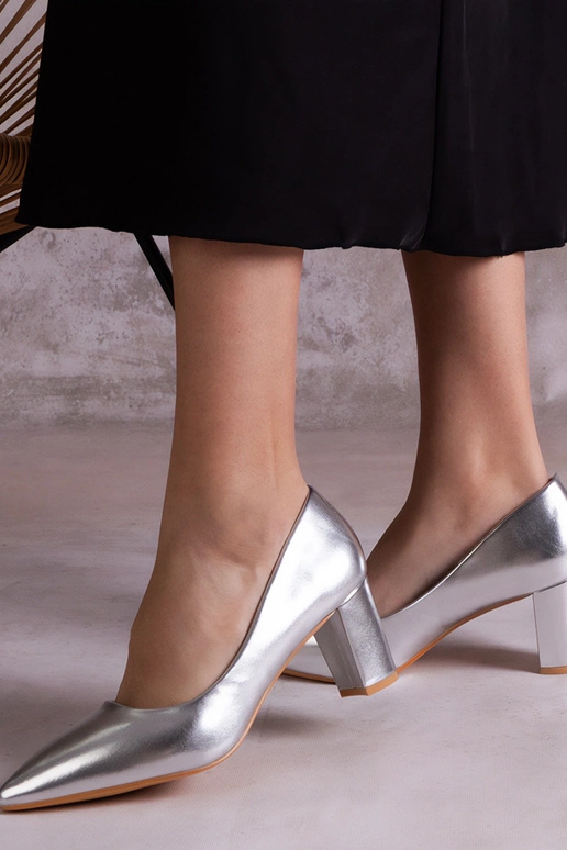 Sudraba pumpas ar bloka papēdi Tunia