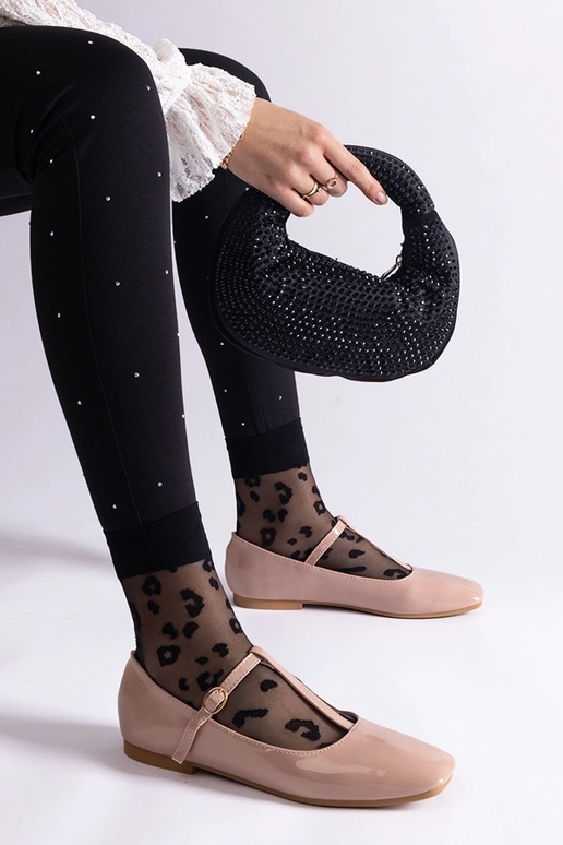 Bēšs lakādas balets ar Marseļas siksniņu