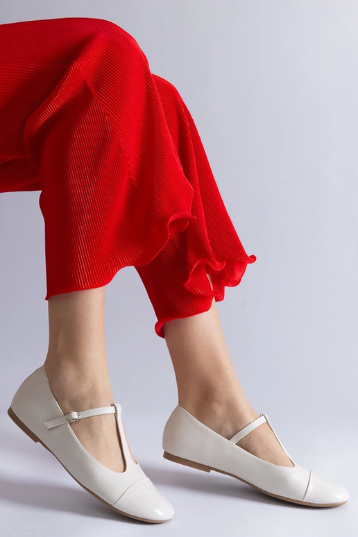 Gloriana baltas lakādas balerīnas ar...