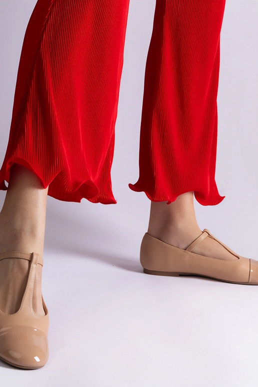 Bēšas lakādas balerīnas ar sprādzes...