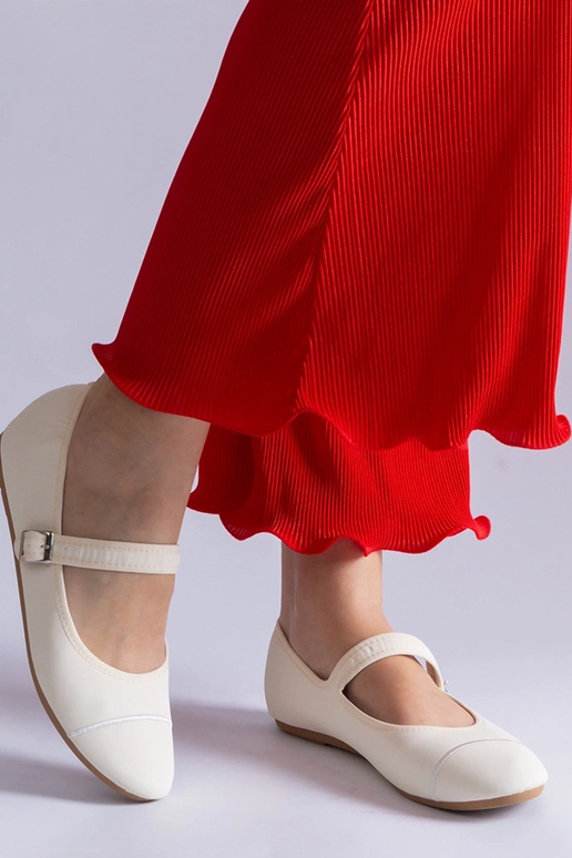 Baltas balets ar matētu apdari un...