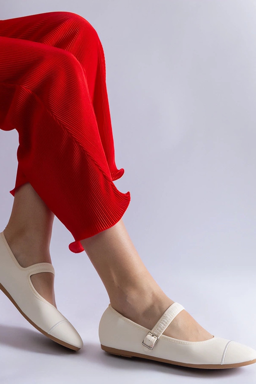 Baltas balets ar matētu apdari un...