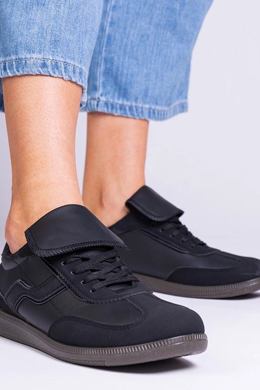 Melnās zemās sporta kurpes sievietēm...