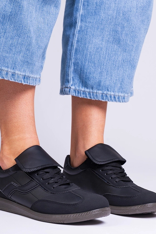 Melnās zemās sporta kurpes sievietēm...