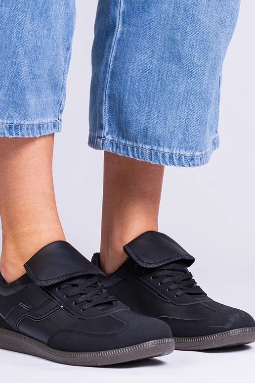 Melnās zemās sporta kurpes sievietēm...