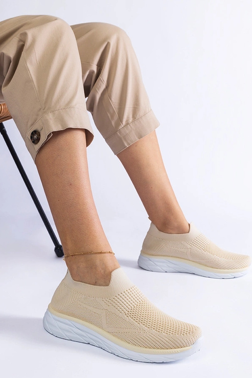 Bežīgas sporta apavas bez šņorēm... Bežīgas sporta apavas bez šņorēm...