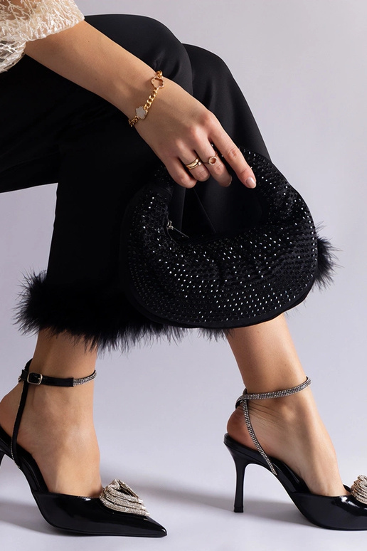 Melni augstpapēžu kurpes ar atklātu... Melni augstpapēžu kurpes ar atklātu...