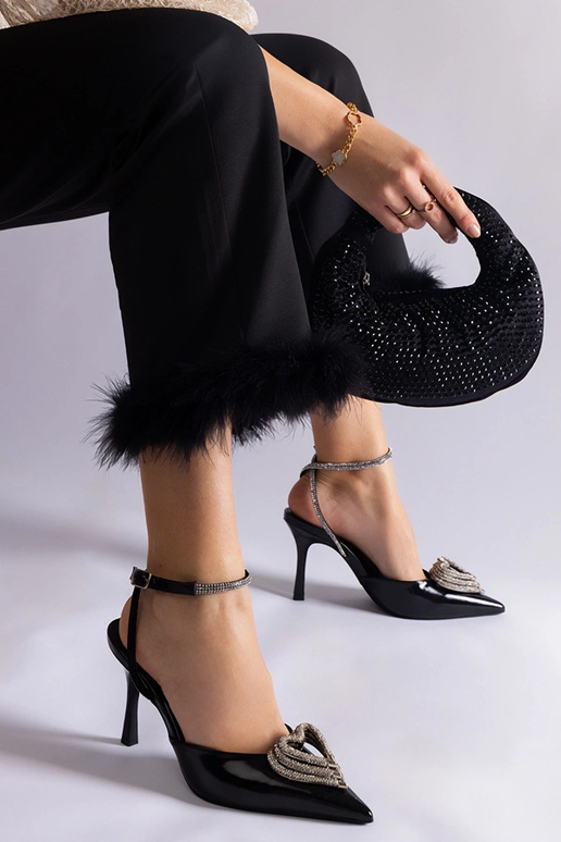 Melni augstpapēžu kurpes ar atklātu... Melni augstpapēžu kurpes ar atklātu...