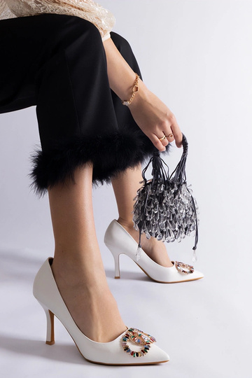 Baltas augstpapēžu kurpes,...