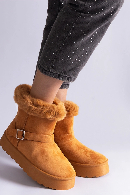 Brūni siltināti sniega zābaki, kas...