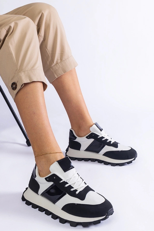 Melnas kedas ar redzamu Restia aizsargu