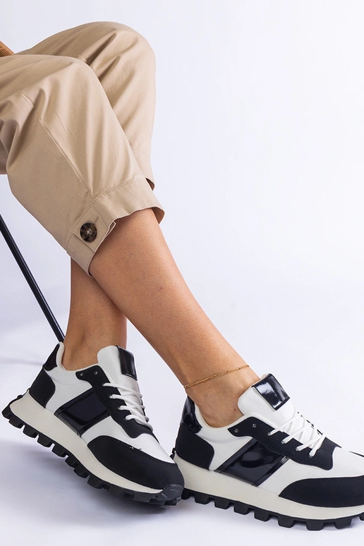 Melnas kedas ar redzamu Restia aizsargu