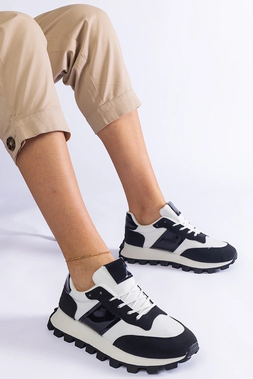 Melnas kedas ar redzamu Restia aizsargu