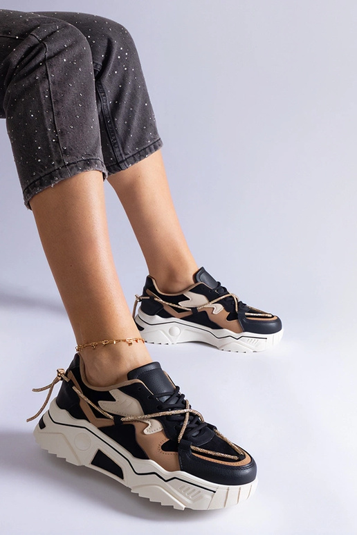 Melnas kedas dekorētas ar Valdez...