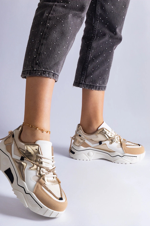 Bēšas kedas dekorētas ar Valdez...