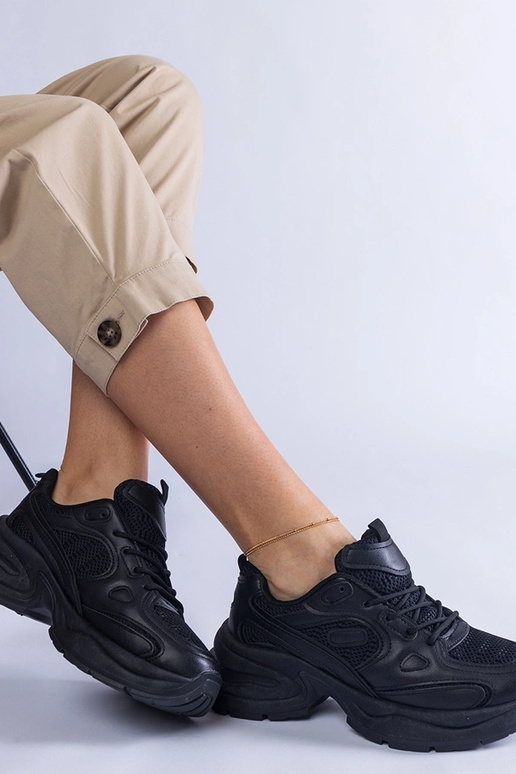 Melnas kedas ar masīvu Adom zoli