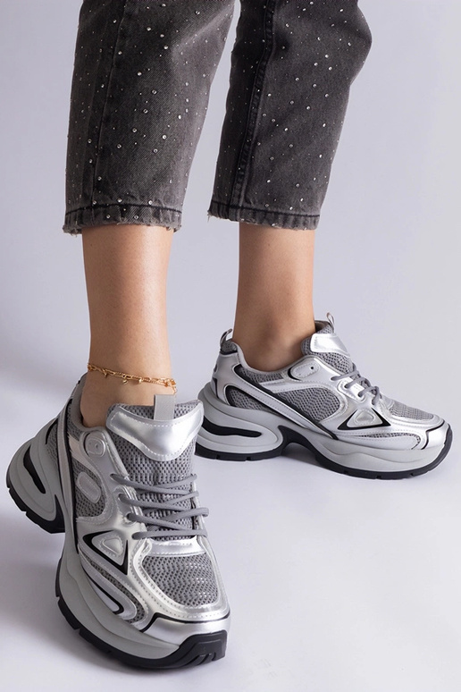 Sudraba kedas ar masīvu Adom zoli