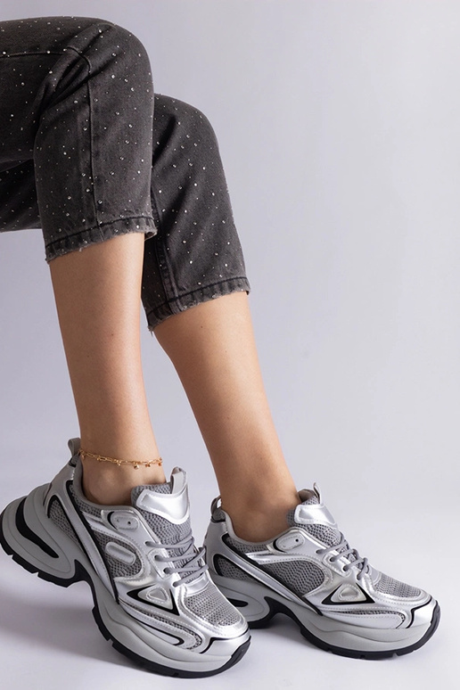 Sudraba kedas ar masīvu Adom zoli