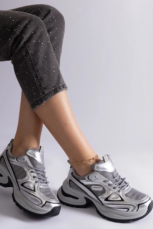 Sudraba kedas ar masīvu Adom zoli