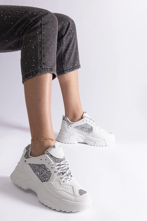 Baltas sieviešu kedas ar mirdzošiem...