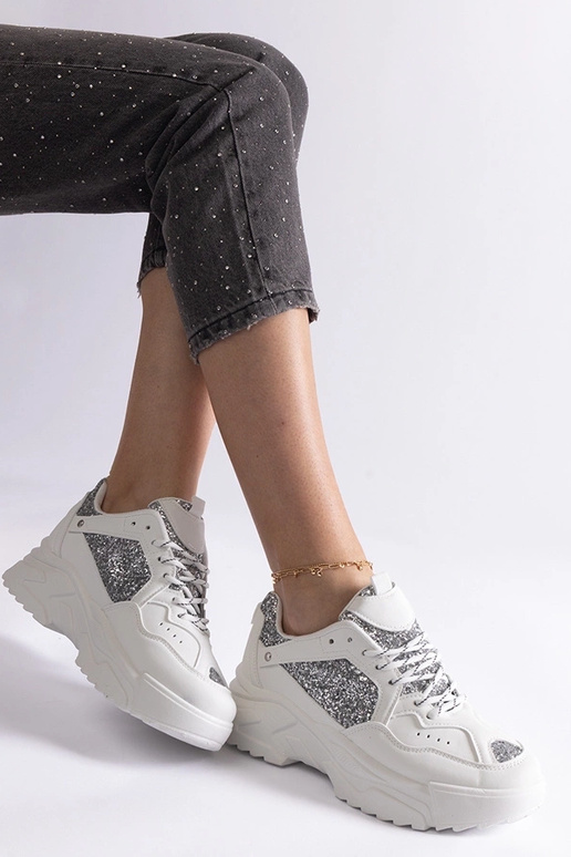 Baltas sieviešu kedas ar mirdzošiem...