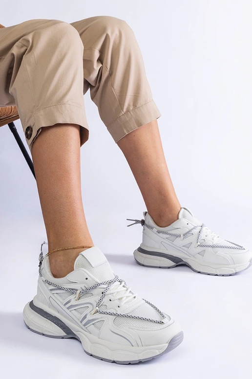 Baltas sieviešu kedas ar masīvu...