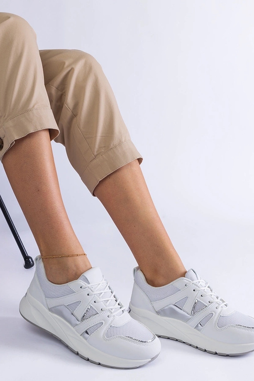 Baltas kedas ar biezu zoli Sierra