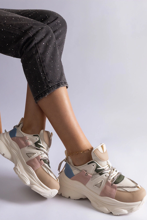 Ivett daudzkrāsainas sieviešu sporta...