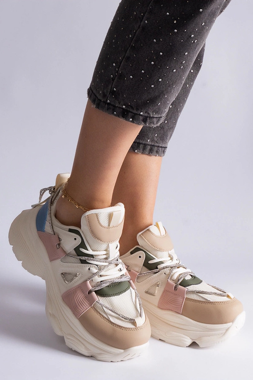 Ivett daudzkrāsainas sieviešu sporta...