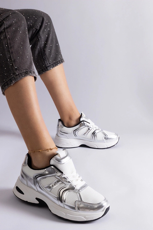 Baltas un sudraba krāsas Ena sporta...