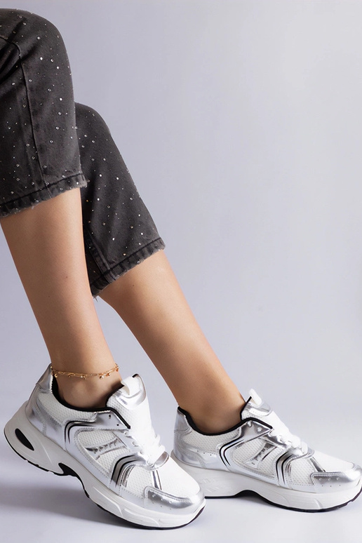 Baltas un sudraba krāsas Ena sporta...