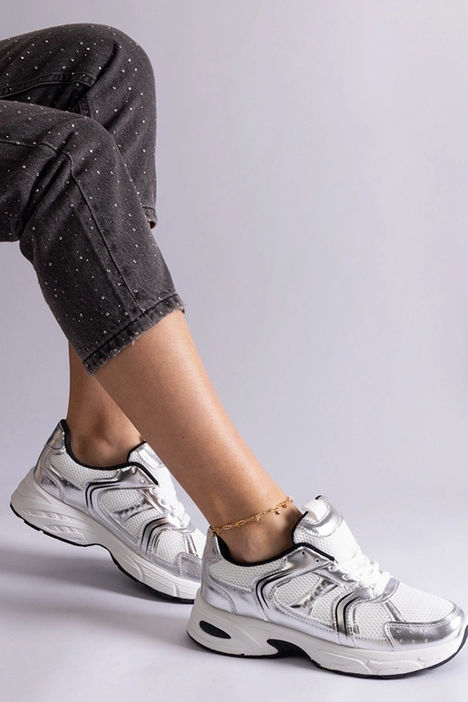 Baltas un sudraba krāsas Ena sporta...