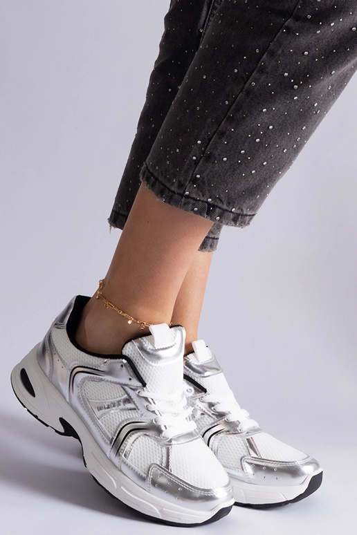 Baltas un sudraba krāsas Ena sporta...