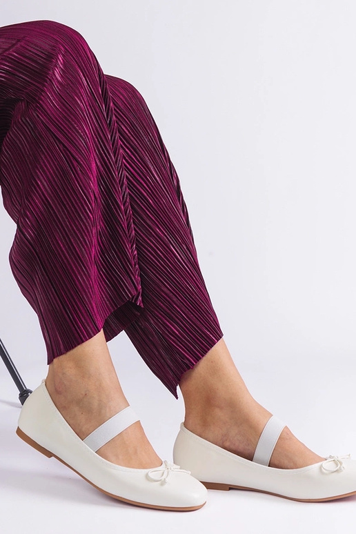 Baltas baleta plakanas ar elastīgu un...