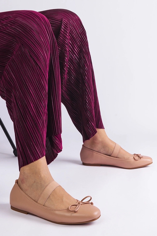 Bēšs balets ar elastīgu un dekoratīvu...