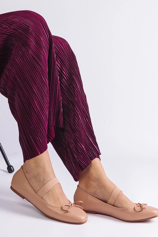 Bēšs balets ar elastīgu un dekoratīvu...