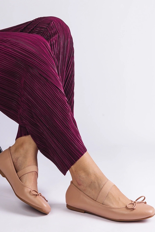 Bēšs balets ar elastīgu un dekoratīvu...