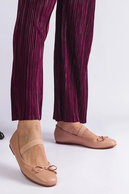 Bēšs balets ar elastīgu un dekoratīvu...