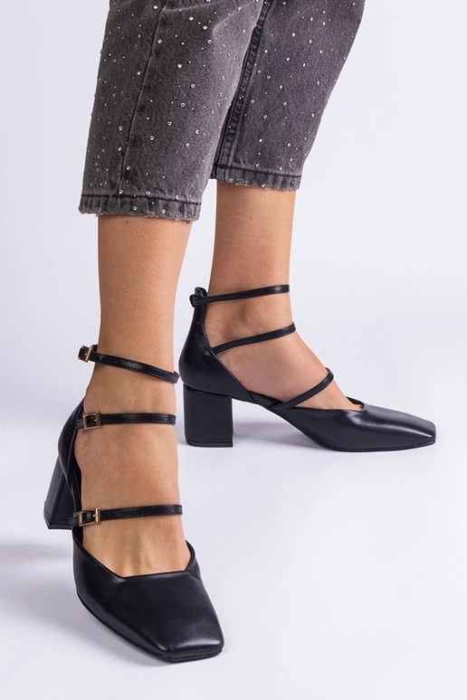 Melnas pumpas ar bloka papēdi un...