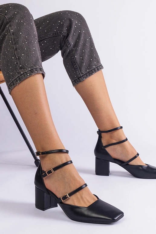 Melnas pumpas ar bloka papēdi un...